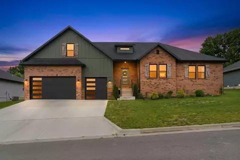 1604 E Silo Ridge Dr, Ozark, MO 65721