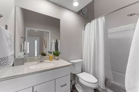 Bath - 21945 Lindsey Ln, Shell Knob, MO 65747 photo 3 of 3