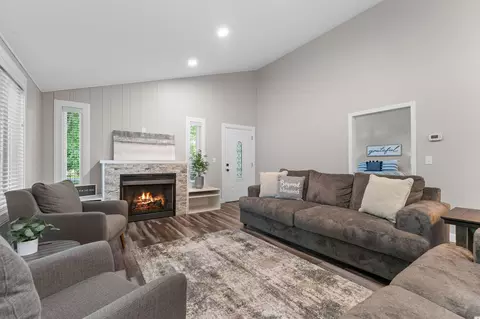 Living - 21945 Lindsey Ln, Shell Knob, MO 65747 photo 2 of 3