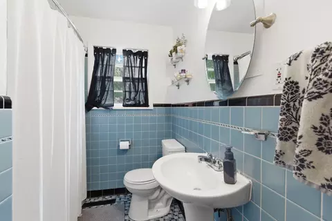 Bath - 1927 S Pickwick Ave, Springfield, MO 65804 photo 1 of 2