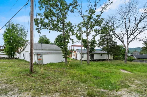 Exterior - 410 Tablerock Cir, Branson, MO 65616 photo 3 of 11