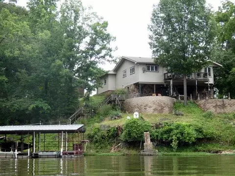 484 Arrowhead Cir, Rockaway Beach, MO 65740