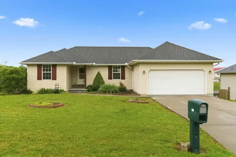 312 Cinnamon Ct, Sparta, MO 65753