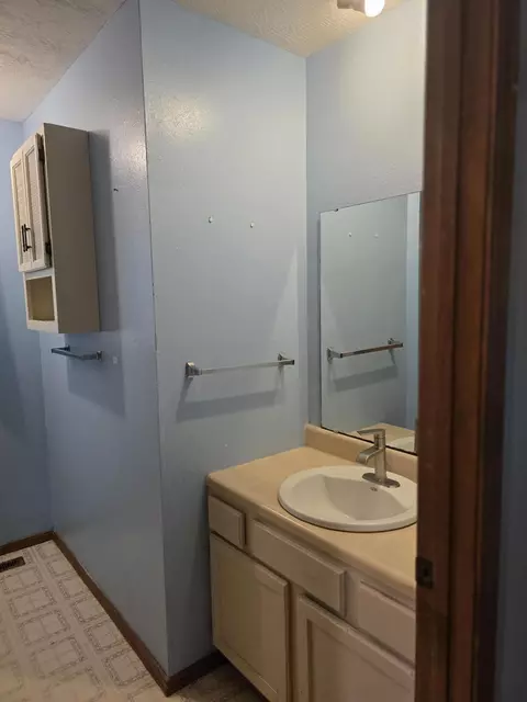 Bath - 1001 N 13th Ave, Ozark, MO 65721 photo 1 of 2