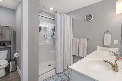 Bath - 175 Sunrise Villa Dr, Branson, MO 65616 photo 2 of 4
