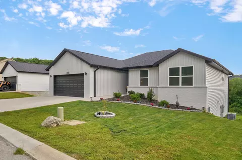 Exterior - 175 Sunrise Villa Dr, Branson, MO 65616 photo 5 of 10