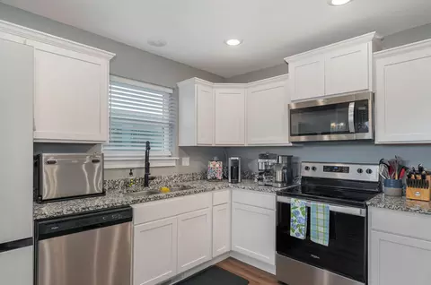 Kitchen - 175 Sunrise Villa Dr, Branson, MO 65616 photo 2 of 2