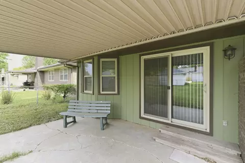 Exterior - 504 W Bell St, Springfield, MO 65803 photo 5 of 6