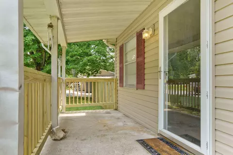 Exterior - 314 E Swiss Lane Ct, Springfield, MO 65807 photo 4 of 9