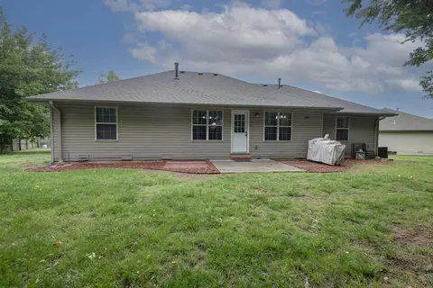 Exterior - 104 W Rainey St, Ozark, MO 65721 photo 4 of 7