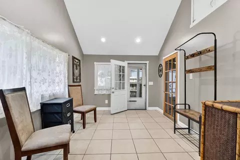 Entry Way - 2320 N Travis Ave, Springfield, MO 65803 photo 5 of 5