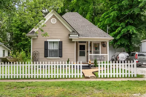 Exterior - 2320 N Travis Ave, Springfield, MO 65803 photo 2 of 10