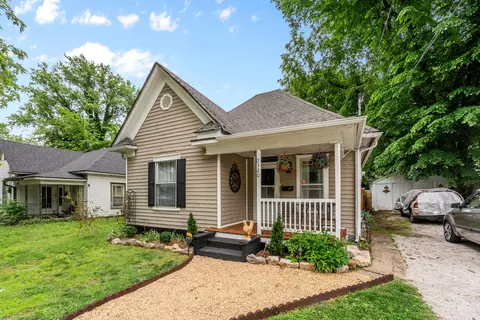 Exterior - 2320 N Travis Ave, Springfield, MO 65803 photo 3 of 10