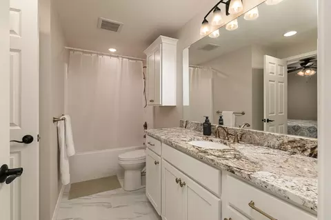 Bath - 1422 E 370th Rd, Bolivar, MO 65613 photo 5 of 5