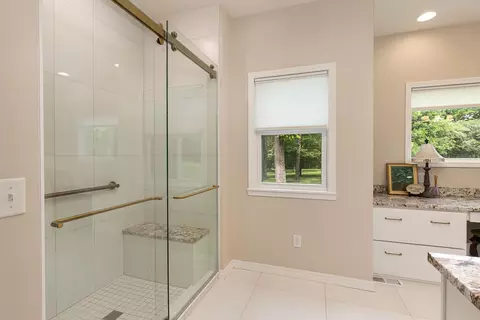 Bath - 1422 E 370th Rd, Bolivar, MO 65613 photo 1 of 5