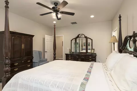 Bedroom - 1422 E 370th Rd, Bolivar, MO 65613 photo 2 of 8