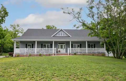 Exterior - 1422 E 370th Rd, Bolivar, MO 65613 photo 2 of 16