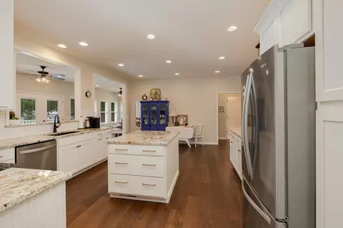 Kitchen - 1422 E 370th Rd, Bolivar, MO 65613 photo 4 of 4