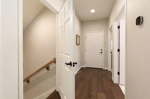 Entry Way - 1422 E 370th Rd, Bolivar, MO 65613 photo 3 of 4