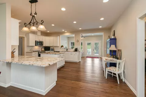 Kitchen - 1422 E 370th Rd, Bolivar, MO 65613 photo 1 of 4