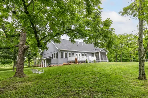 Exterior - 1422 E 370th Rd, Bolivar, MO 65613 photo 8 of 16