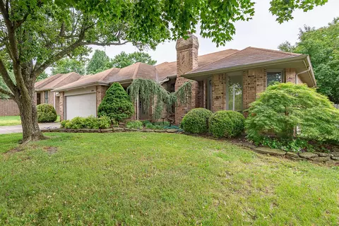 1895 S Forrest Heights Ave, Springfield, MO 65809