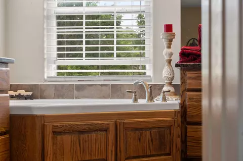 Bath - 125 Meadowview Ln, Branson, MO 65616 photo 4 of 6