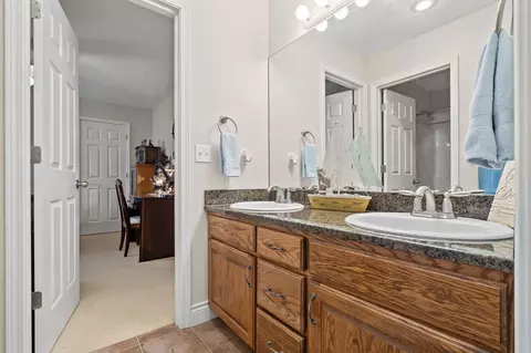 Bath - 125 Meadowview Ln, Branson, MO 65616 photo 6 of 6