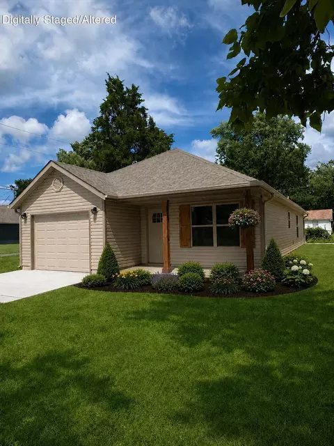 623 N Walker St, Webb City, MO 64870