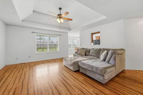 Living - 500 N Pinecrest St, Buffalo, MO 65622 photo 1 of 2