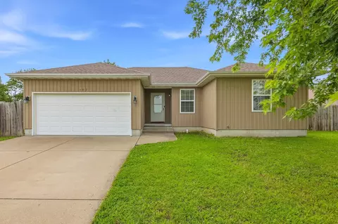 500 N Pinecrest St, Buffalo, MO 65622