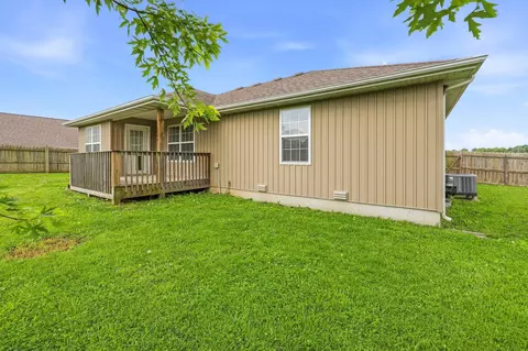 Exterior - 500 N Pinecrest St, Buffalo, MO 65622 photo 4 of 5