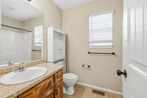 Bath - 500 N Pinecrest St, Buffalo, MO 65622 photo 1 of 2