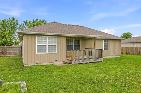 Exterior - 500 N Pinecrest St, Buffalo, MO 65622 photo 5 of 5