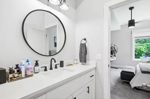 Bath - 3818 E Cypress Point St, Springfield, MO 65802 photo 11 of 11