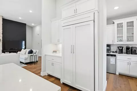 Kitchen - 3818 E Cypress Point St, Springfield, MO 65802 photo 7 of 10