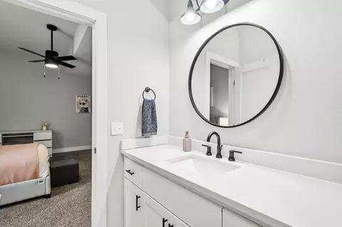 Bath - 3818 E Cypress Point St, Springfield, MO 65802 photo 8 of 11