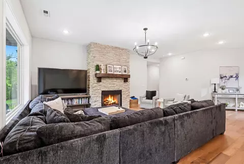Living - 3818 E Cypress Point St, Springfield, MO 65802 photo 8 of 8