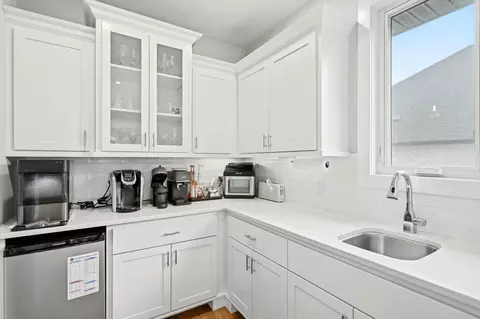 Kitchen - 3818 E Cypress Point St, Springfield, MO 65802 photo 8 of 10