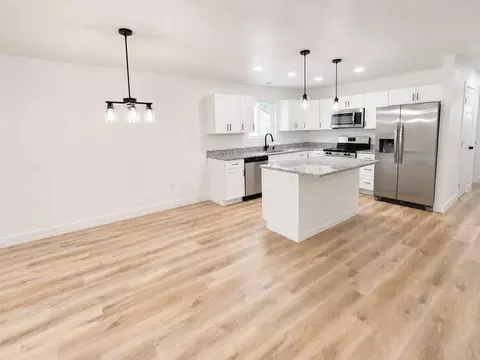 1432 E Pacific St, Springfield, MO 65803 photo 2