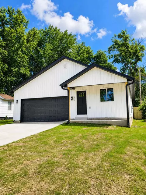 1432 E Pacific St, Springfield, MO 65803