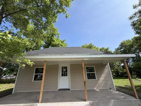305 E Rock St, Aurora, MO 65605 photo 5