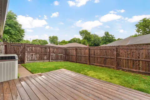 Exterior - 1444 E Woodgate St, Springfield, MO 65804 photo 5 of 7