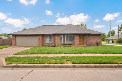 1444 E Woodgate St, Springfield, MO 65804