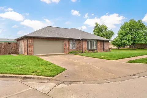 Exterior - 1444 E Woodgate St, Springfield, MO 65804 photo 2 of 7