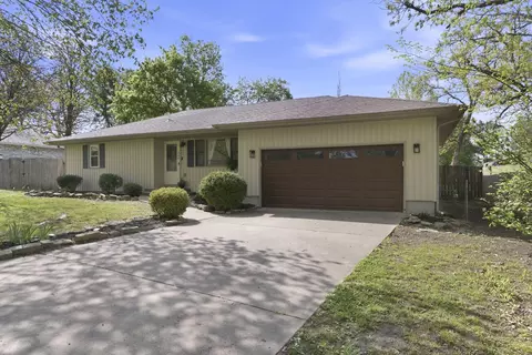 Exterior - 208 W Maple St, Nixa, MO 65714 photo 3 of 11