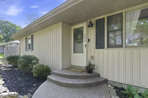 Exterior - 208 W Maple St, Nixa, MO 65714 photo 4 of 11