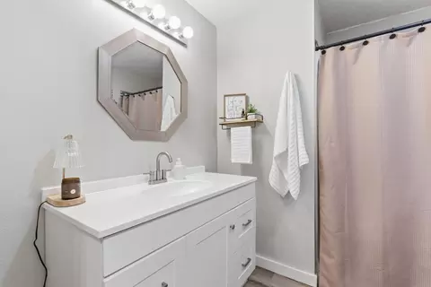 Bath - 208 W Maple St, Nixa, MO 65714 photo 3 of 3