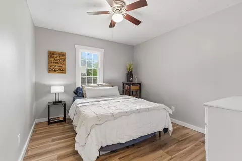 Bedroom - 208 W Maple St, Nixa, MO 65714 photo 4 of 5