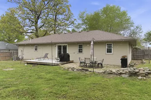 Exterior - 208 W Maple St, Nixa, MO 65714 photo 9 of 11